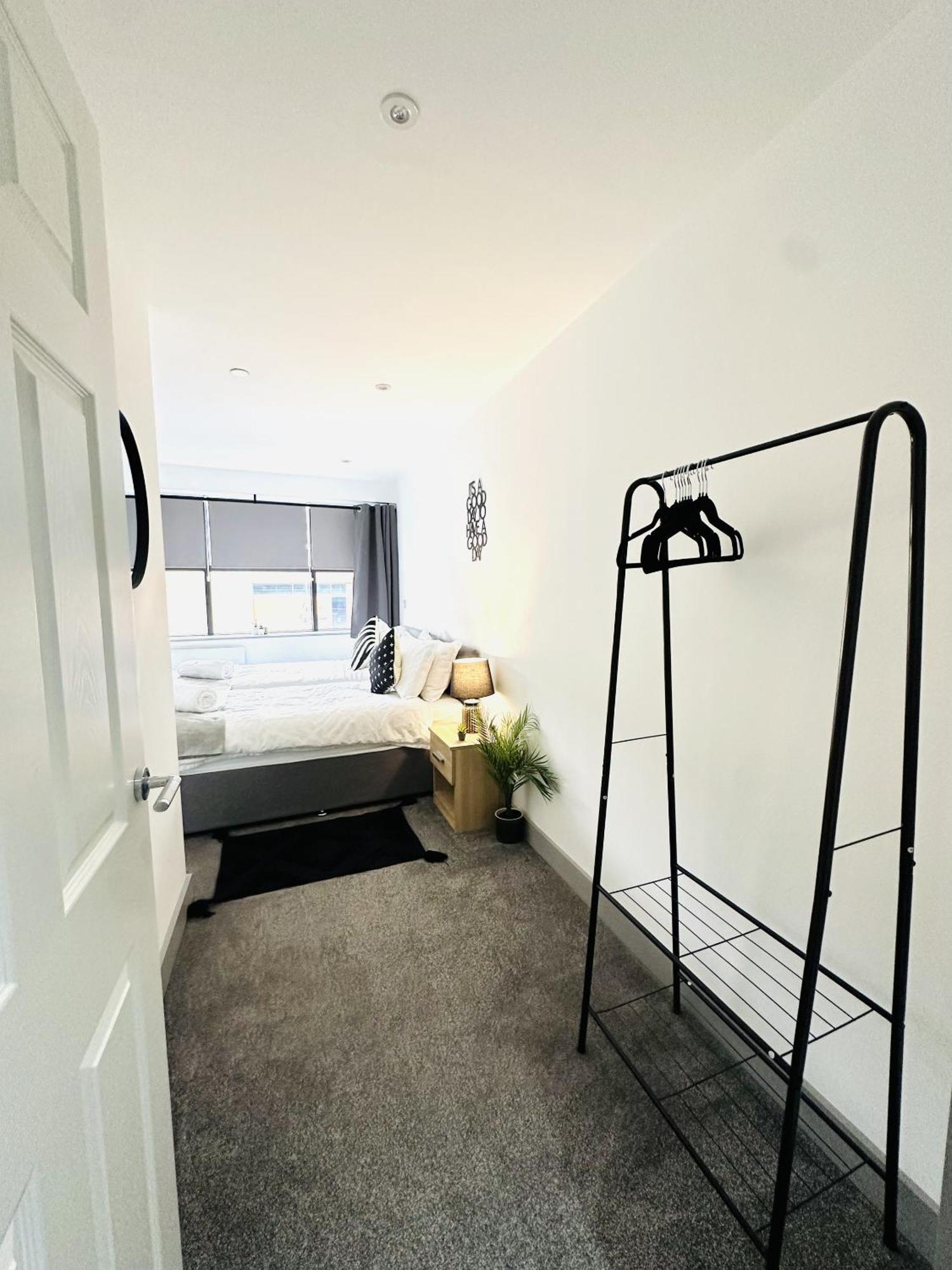 202 Grosvenor House Apartment *