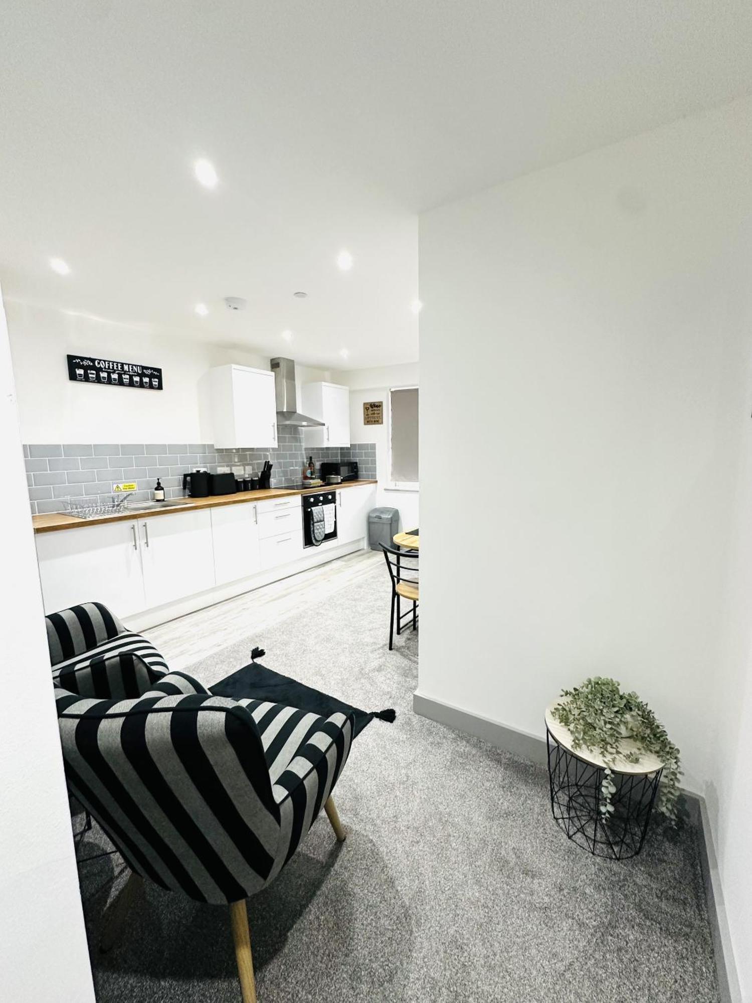 202 Grosvenor House Apartment *